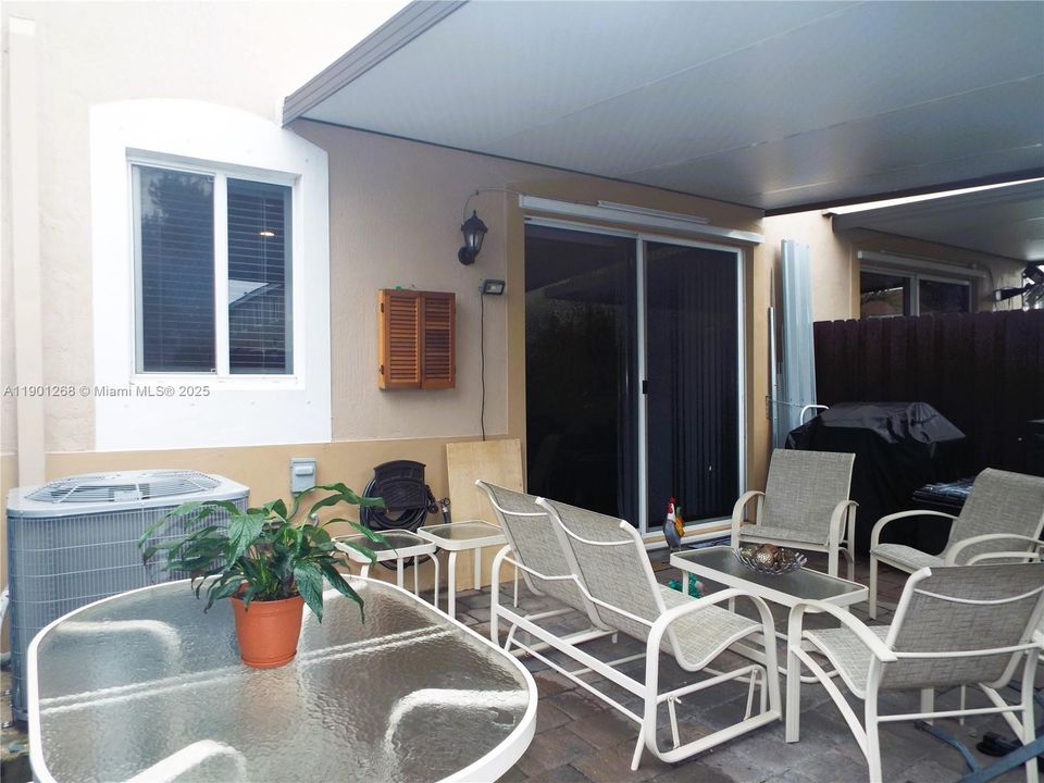 For Sale: $350,000 (4 beds, 3 baths, 1374 Square Feet)