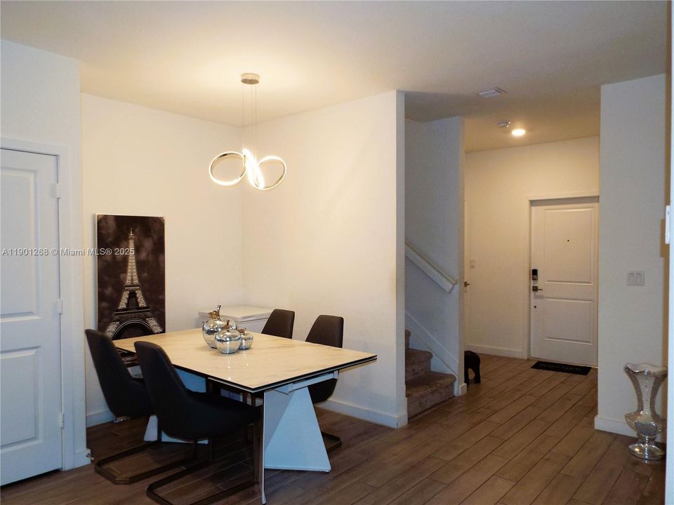 For Sale: $350,000 (4 beds, 3 baths, 1374 Square Feet)