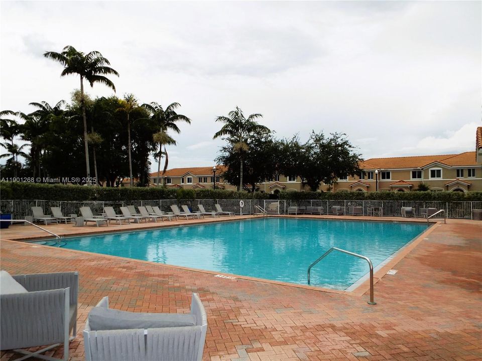 For Sale: $350,000 (4 beds, 3 baths, 1374 Square Feet)