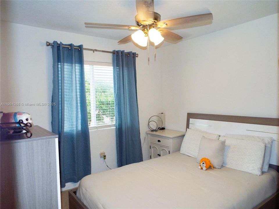 For Sale: $350,000 (4 beds, 3 baths, 1374 Square Feet)