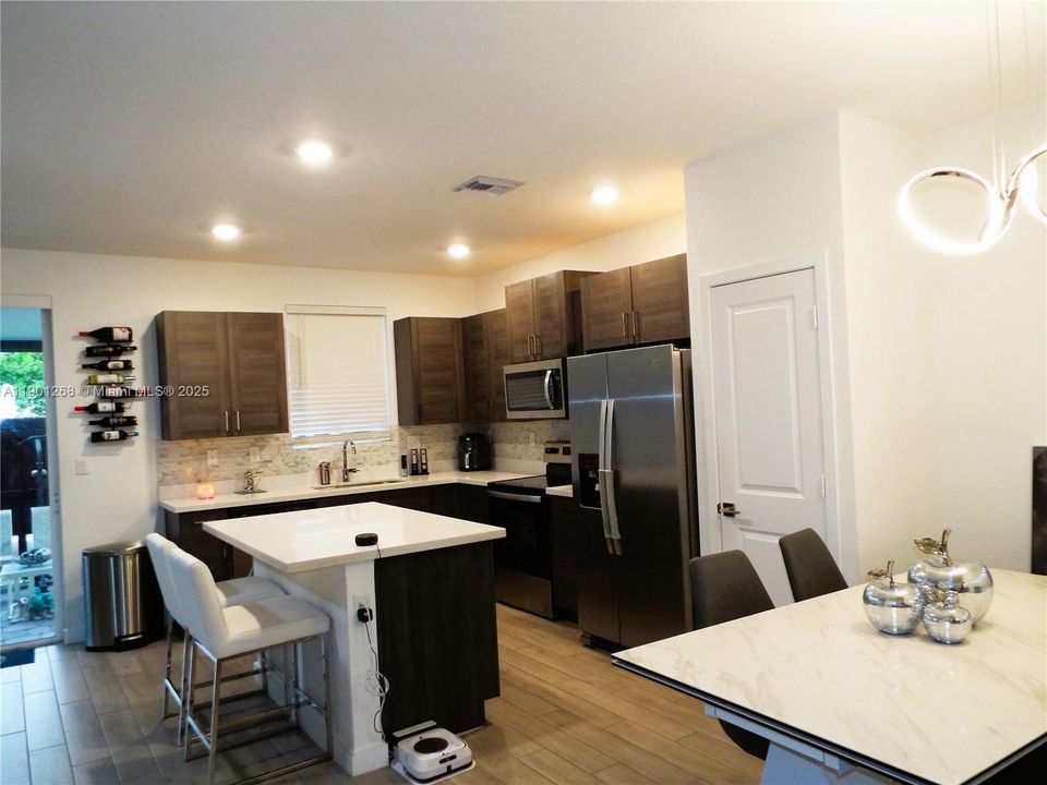 For Sale: $350,000 (4 beds, 3 baths, 1374 Square Feet)