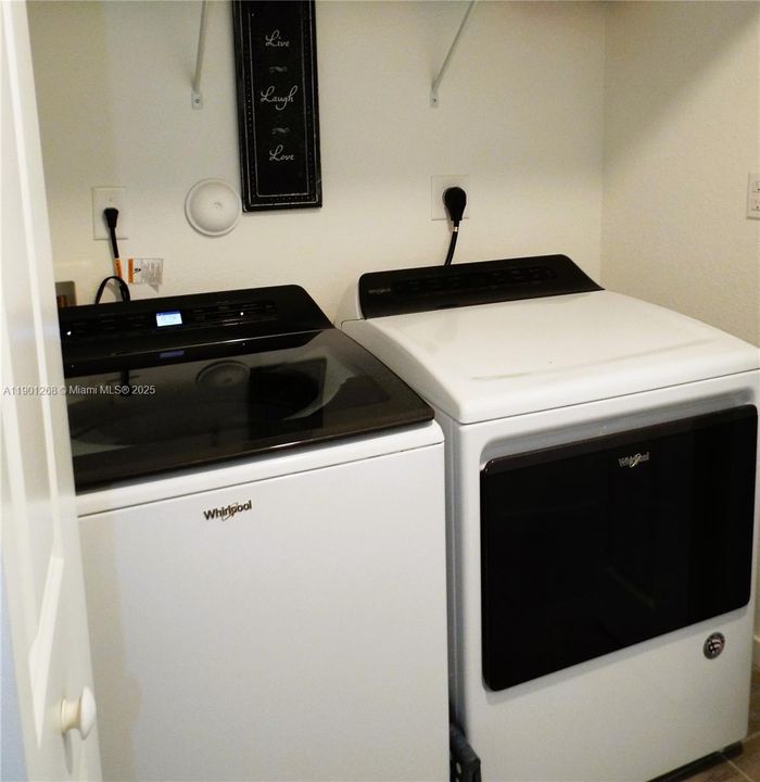 For Sale: $350,000 (4 beds, 3 baths, 1374 Square Feet)