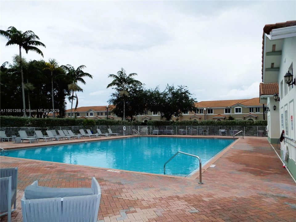 For Sale: $350,000 (4 beds, 3 baths, 1374 Square Feet)