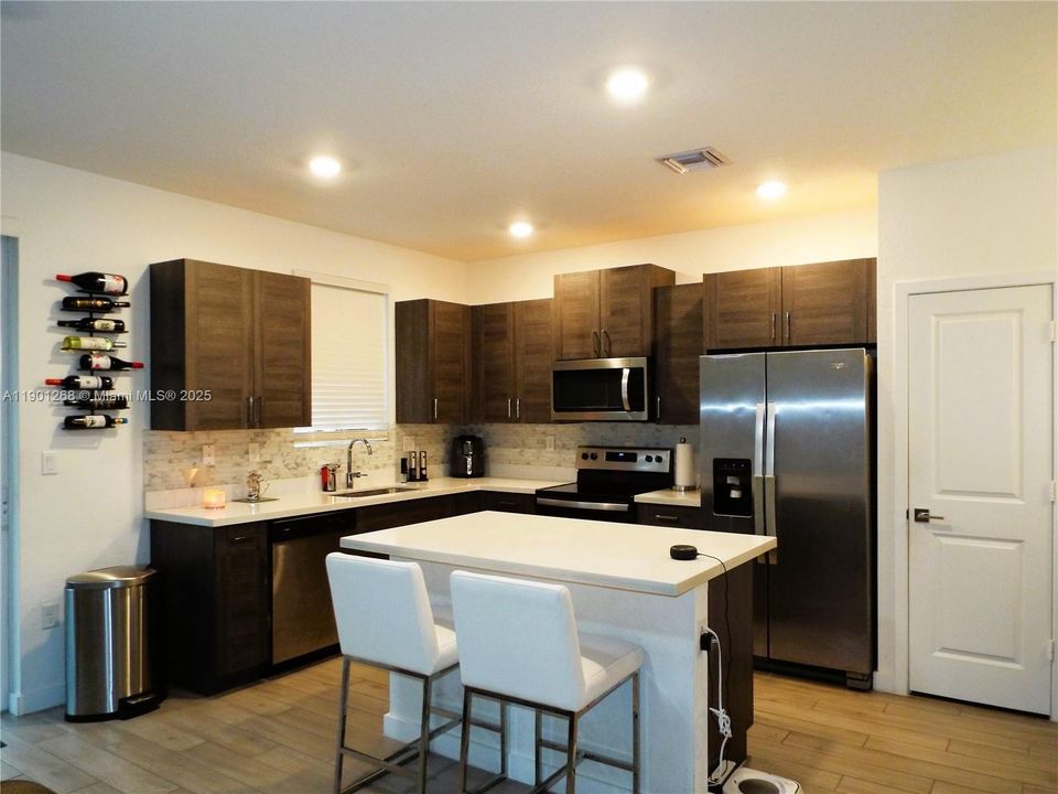 For Sale: $350,000 (4 beds, 3 baths, 1374 Square Feet)