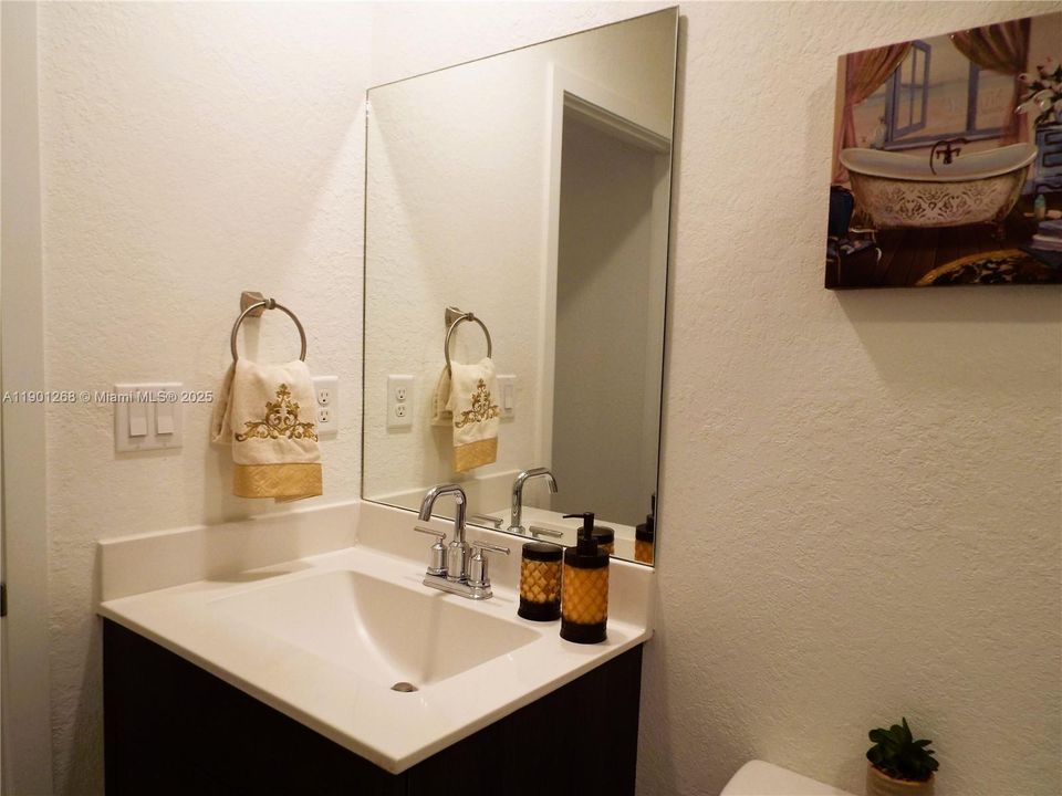 For Sale: $350,000 (4 beds, 3 baths, 1374 Square Feet)