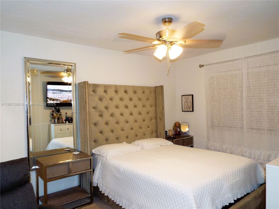 For Sale: $350,000 (4 beds, 3 baths, 1374 Square Feet)