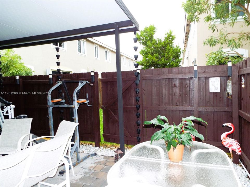 For Sale: $350,000 (4 beds, 3 baths, 1374 Square Feet)