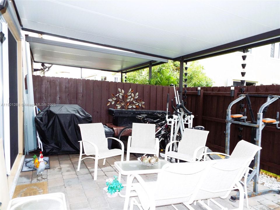 For Sale: $350,000 (4 beds, 3 baths, 1374 Square Feet)