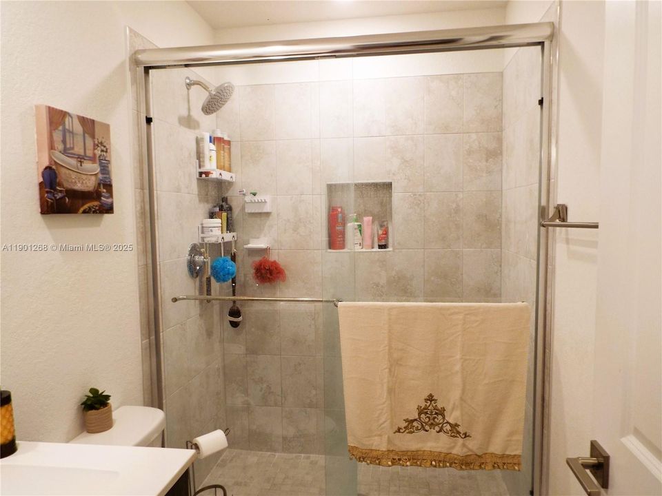 For Sale: $350,000 (4 beds, 3 baths, 1374 Square Feet)