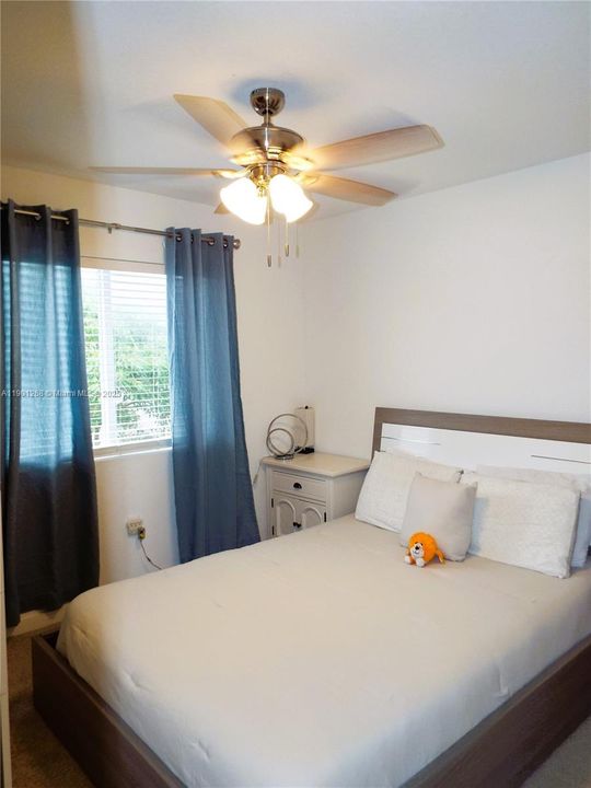 For Sale: $350,000 (4 beds, 3 baths, 1374 Square Feet)