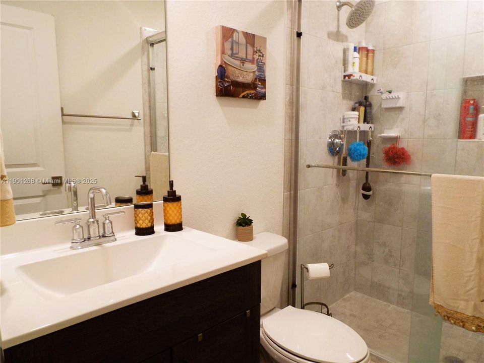 For Sale: $350,000 (4 beds, 3 baths, 1374 Square Feet)