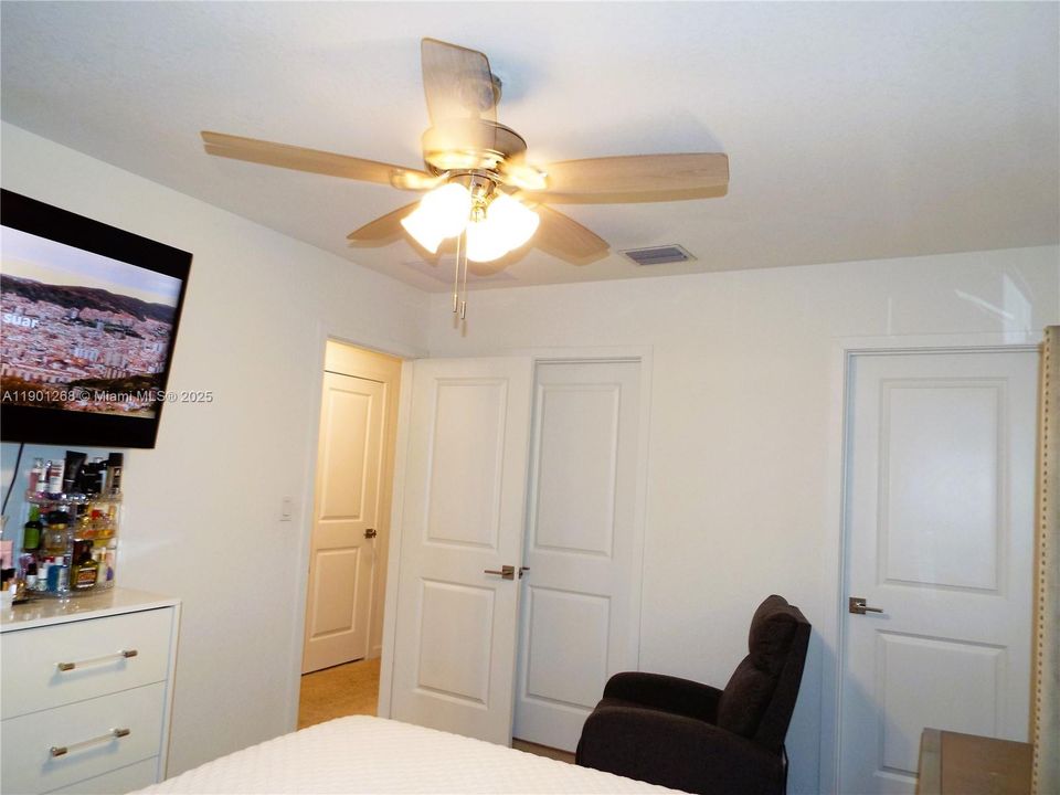 For Sale: $350,000 (4 beds, 3 baths, 1374 Square Feet)