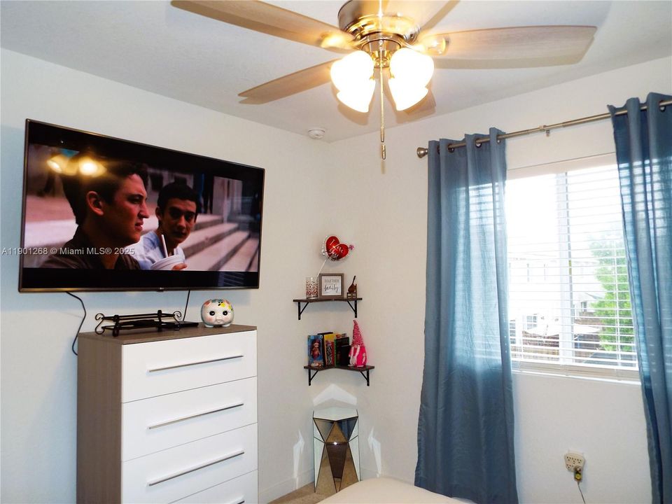 For Sale: $350,000 (4 beds, 3 baths, 1374 Square Feet)