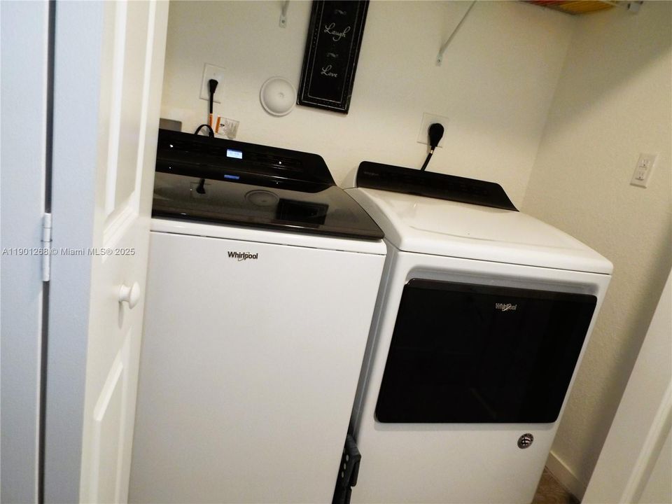 For Sale: $350,000 (4 beds, 3 baths, 1374 Square Feet)