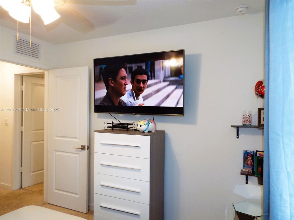 For Sale: $350,000 (4 beds, 3 baths, 1374 Square Feet)