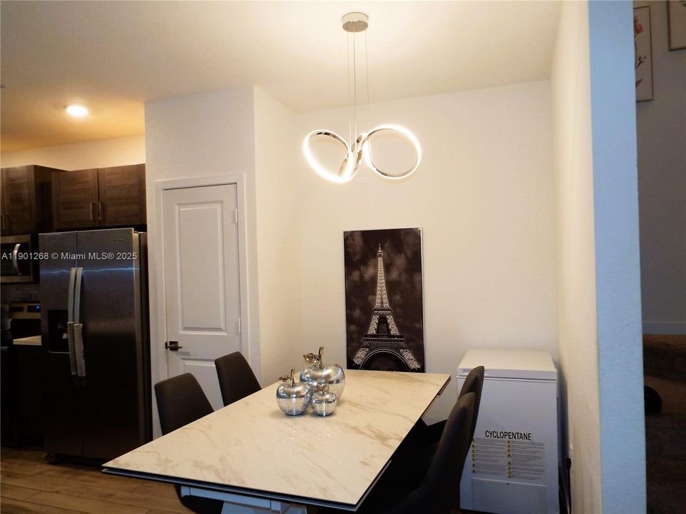 For Sale: $350,000 (4 beds, 3 baths, 1374 Square Feet)