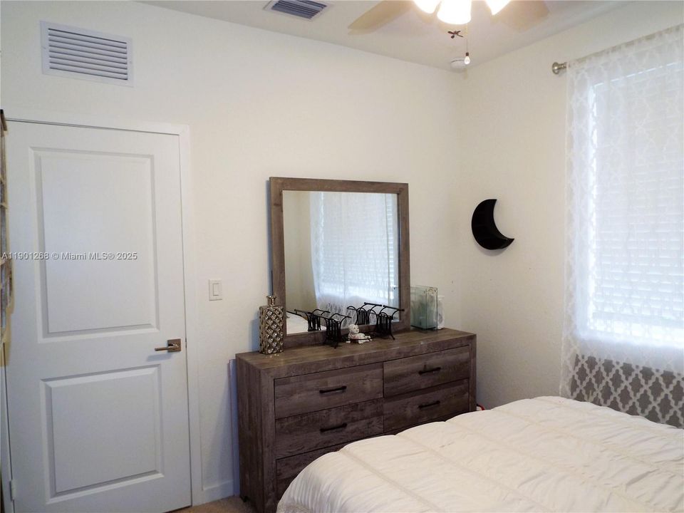 For Sale: $350,000 (4 beds, 3 baths, 1374 Square Feet)