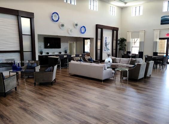 Недавно арендовано: $3,100 (3 спален, 2 ванн, 1740 Квадратных фут)