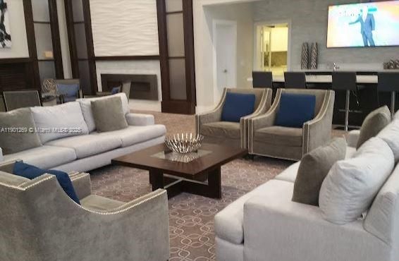 Недавно арендовано: $3,100 (3 спален, 2 ванн, 1740 Квадратных фут)