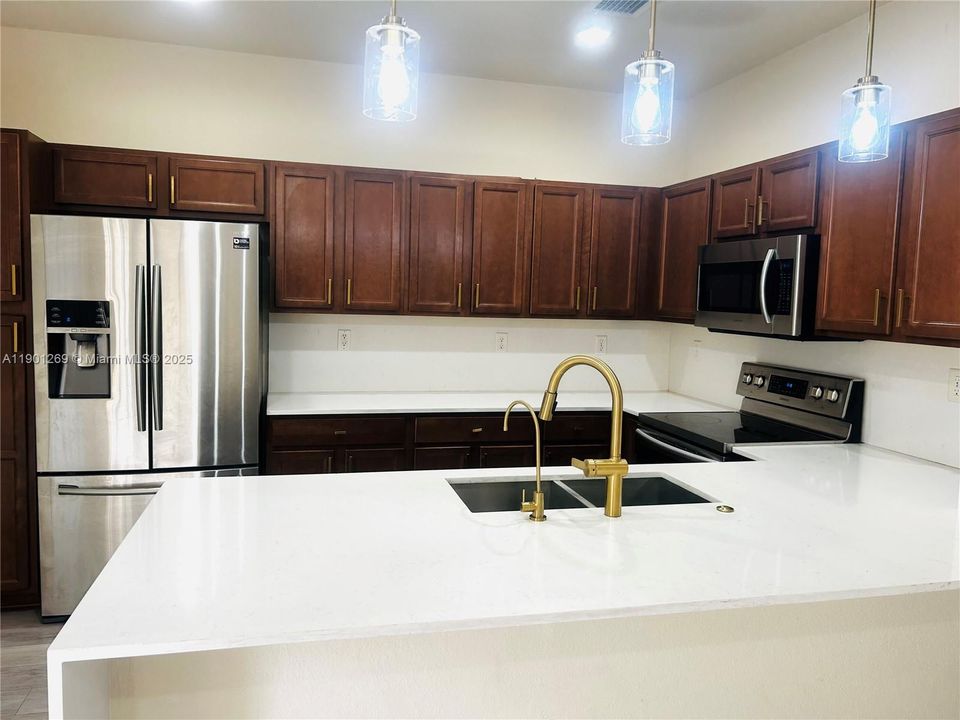 Недавно арендовано: $3,100 (3 спален, 2 ванн, 1740 Квадратных фут)