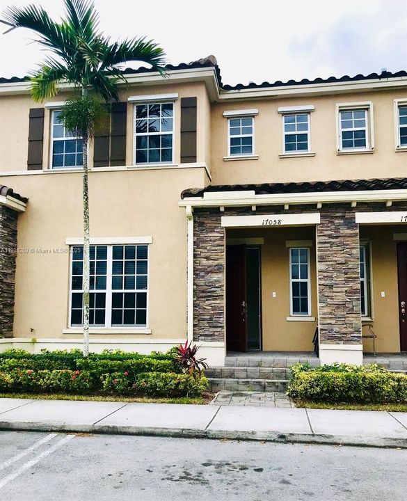 Недавно арендовано: $3,100 (3 спален, 2 ванн, 1740 Квадратных фут)