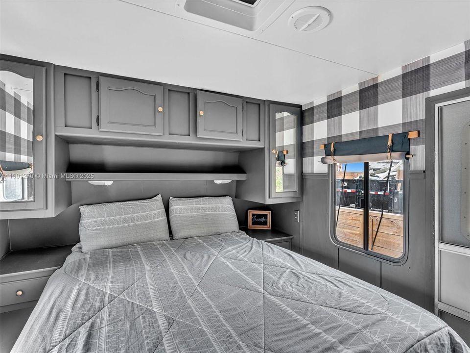 Included in the SALE. Spacious One Bedroom, 1 Bathroom RV