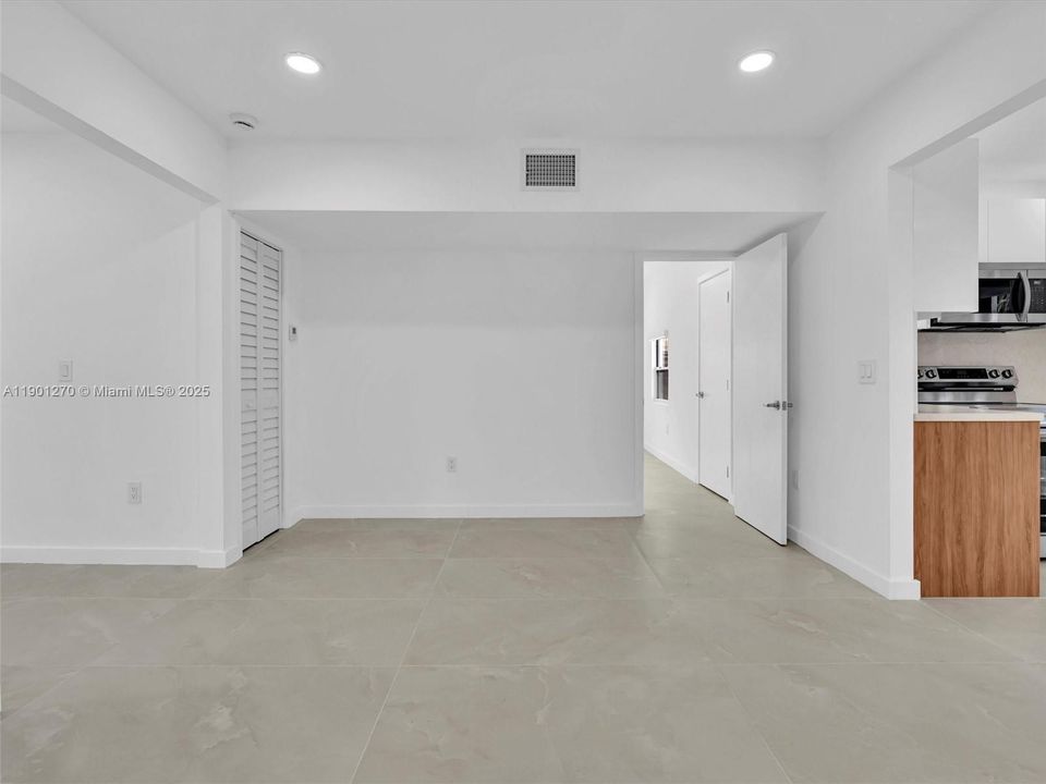 For Sale: $749,000 (2 beds, 2 baths, 972 Square Feet)