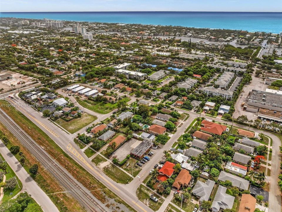 For Sale: $749,000 (2 beds, 2 baths, 972 Square Feet)