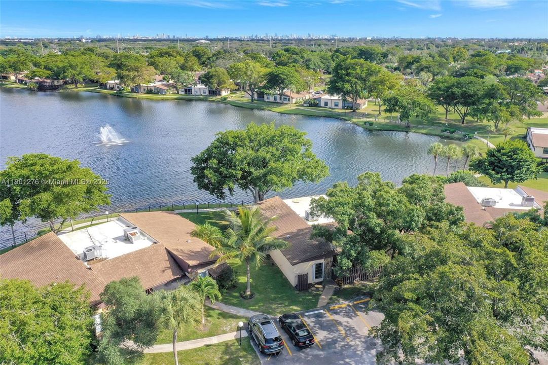 Active With Contract: $300,000 (2 beds, 2 baths, 1500 Square Feet)