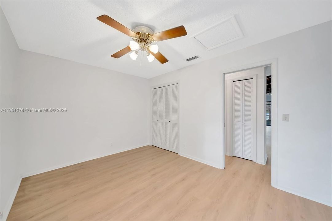 Active With Contract: $300,000 (2 beds, 2 baths, 1500 Square Feet)