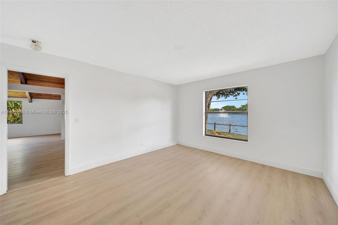 Active With Contract: $300,000 (2 beds, 2 baths, 1500 Square Feet)