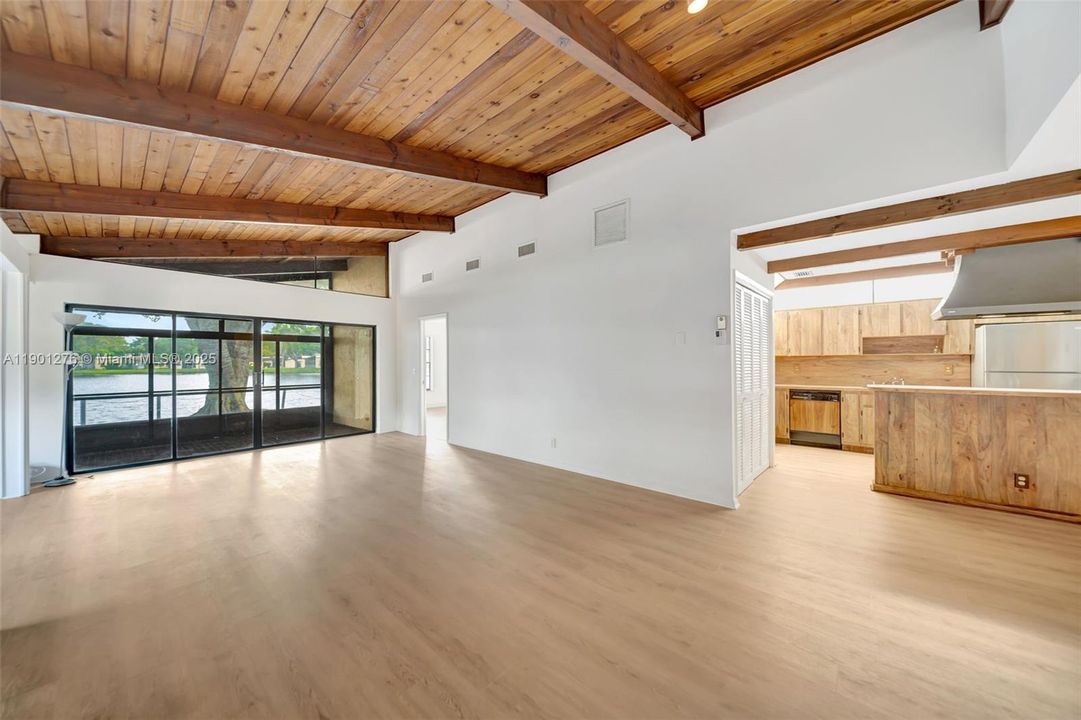 Active With Contract: $300,000 (2 beds, 2 baths, 1500 Square Feet)