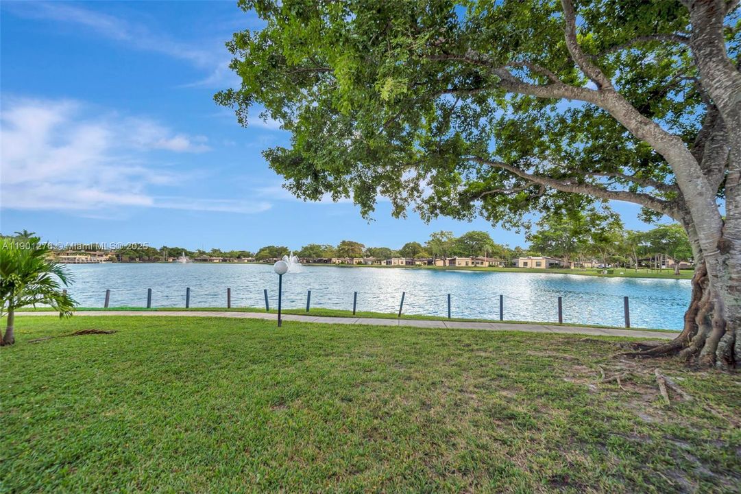 Active With Contract: $300,000 (2 beds, 2 baths, 1500 Square Feet)