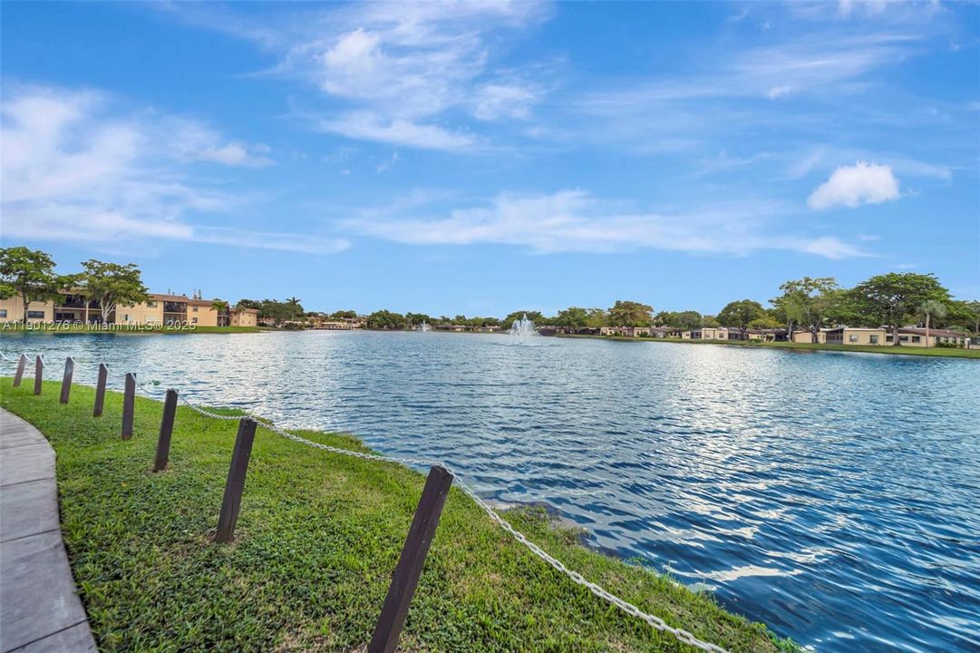 Active With Contract: $300,000 (2 beds, 2 baths, 1500 Square Feet)