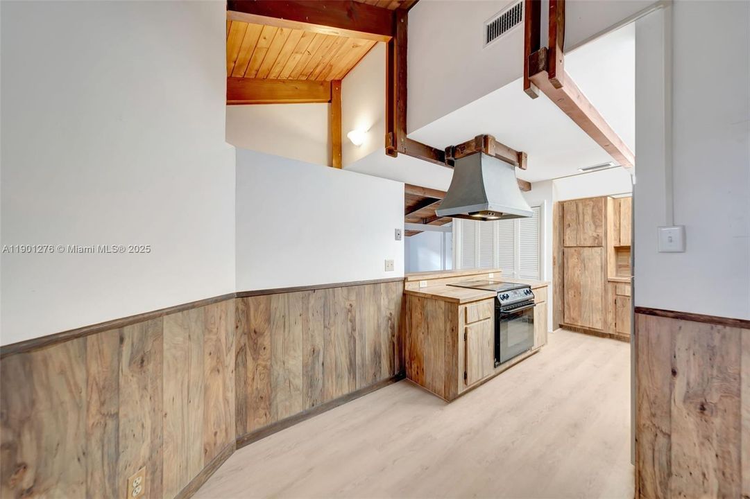 Active With Contract: $300,000 (2 beds, 2 baths, 1500 Square Feet)