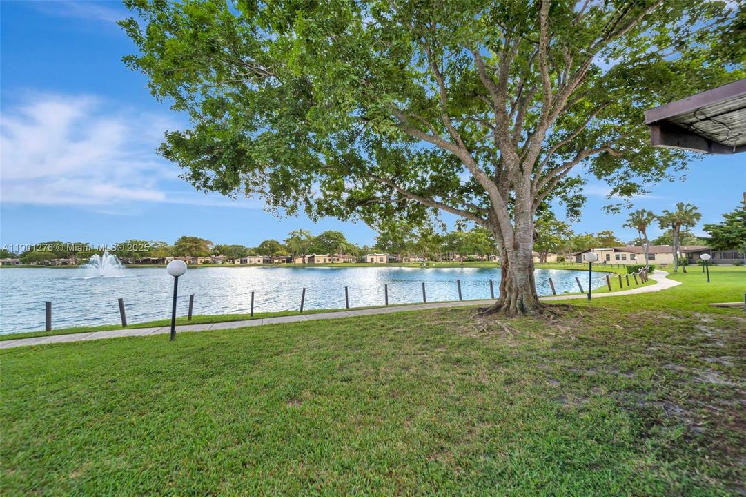 Active With Contract: $300,000 (2 beds, 2 baths, 1500 Square Feet)