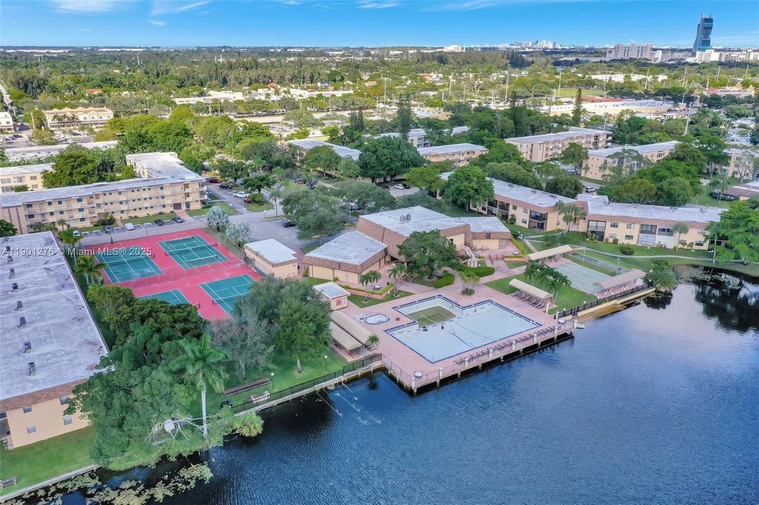 Active With Contract: $300,000 (2 beds, 2 baths, 1500 Square Feet)