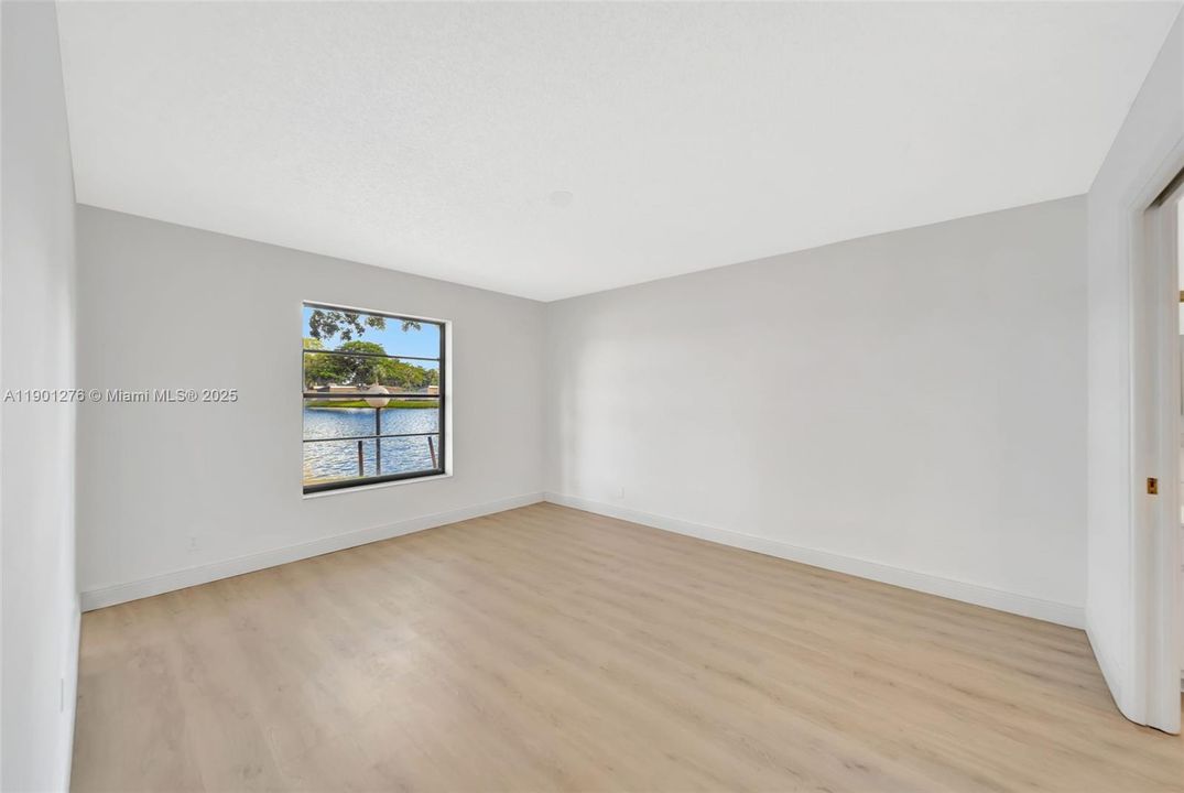 Active With Contract: $300,000 (2 beds, 2 baths, 1500 Square Feet)