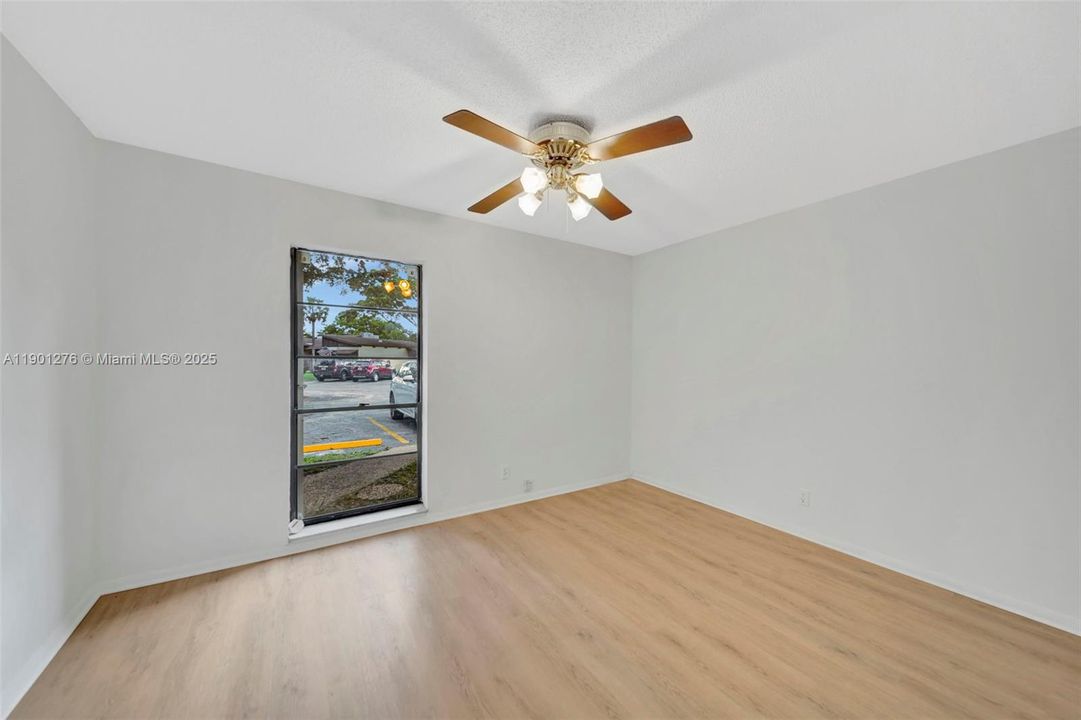 Active With Contract: $300,000 (2 beds, 2 baths, 1500 Square Feet)