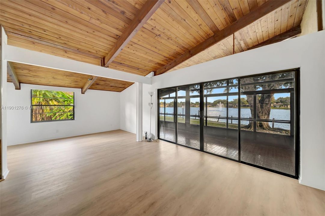 Active With Contract: $300,000 (2 beds, 2 baths, 1500 Square Feet)