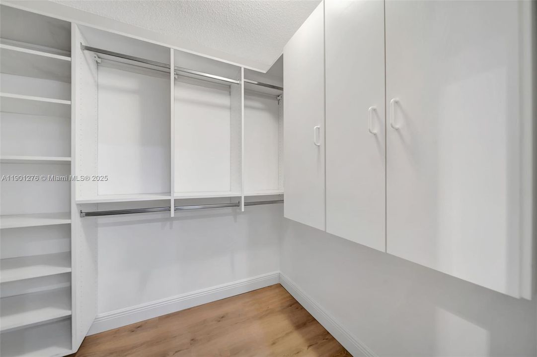 Active With Contract: $300,000 (2 beds, 2 baths, 1500 Square Feet)