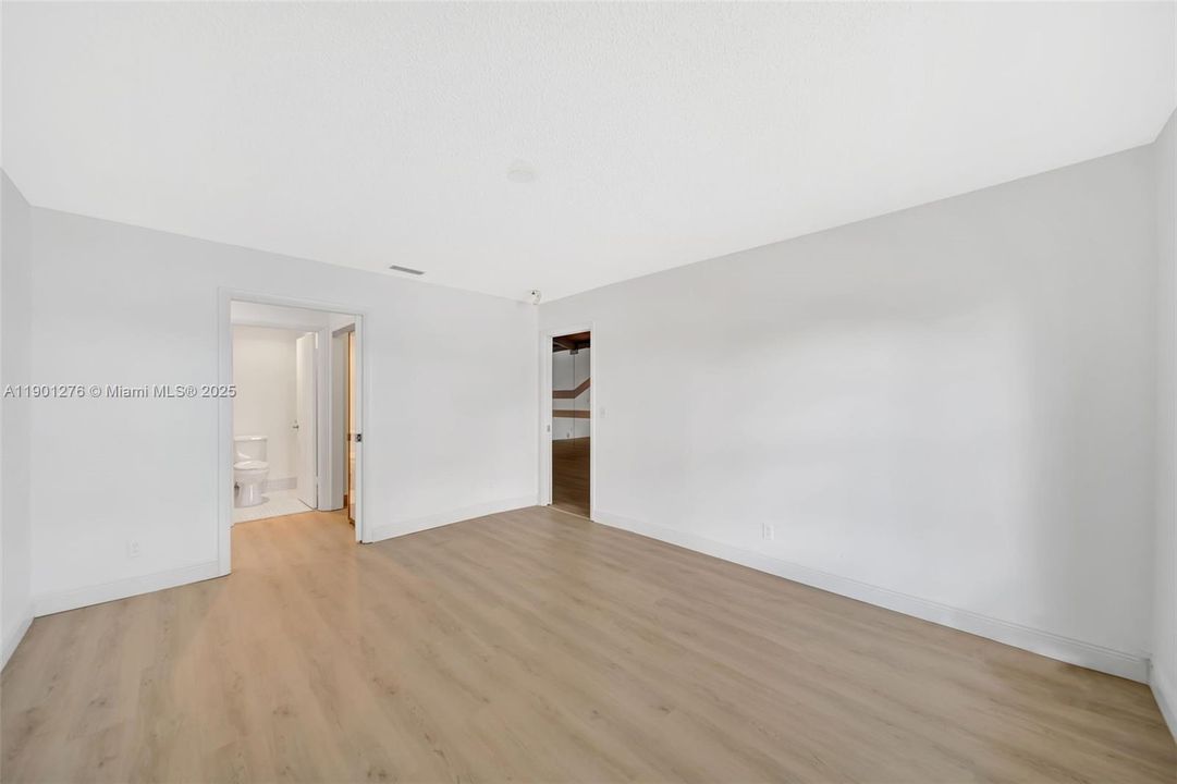 Active With Contract: $300,000 (2 beds, 2 baths, 1500 Square Feet)