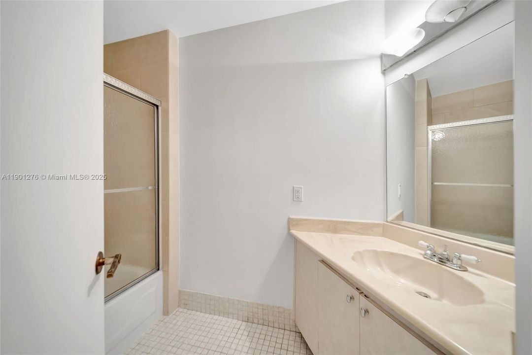 Active With Contract: $300,000 (2 beds, 2 baths, 1500 Square Feet)