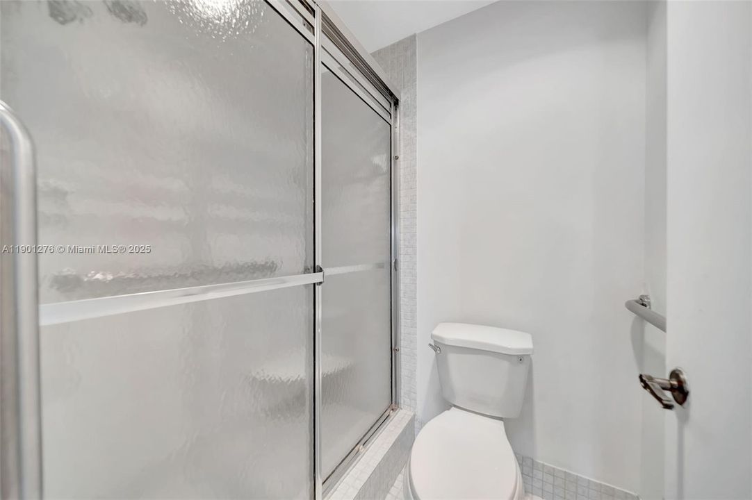 Active With Contract: $300,000 (2 beds, 2 baths, 1500 Square Feet)