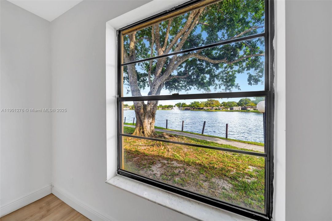 Active With Contract: $300,000 (2 beds, 2 baths, 1500 Square Feet)