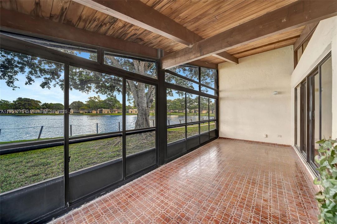 Active With Contract: $300,000 (2 beds, 2 baths, 1500 Square Feet)