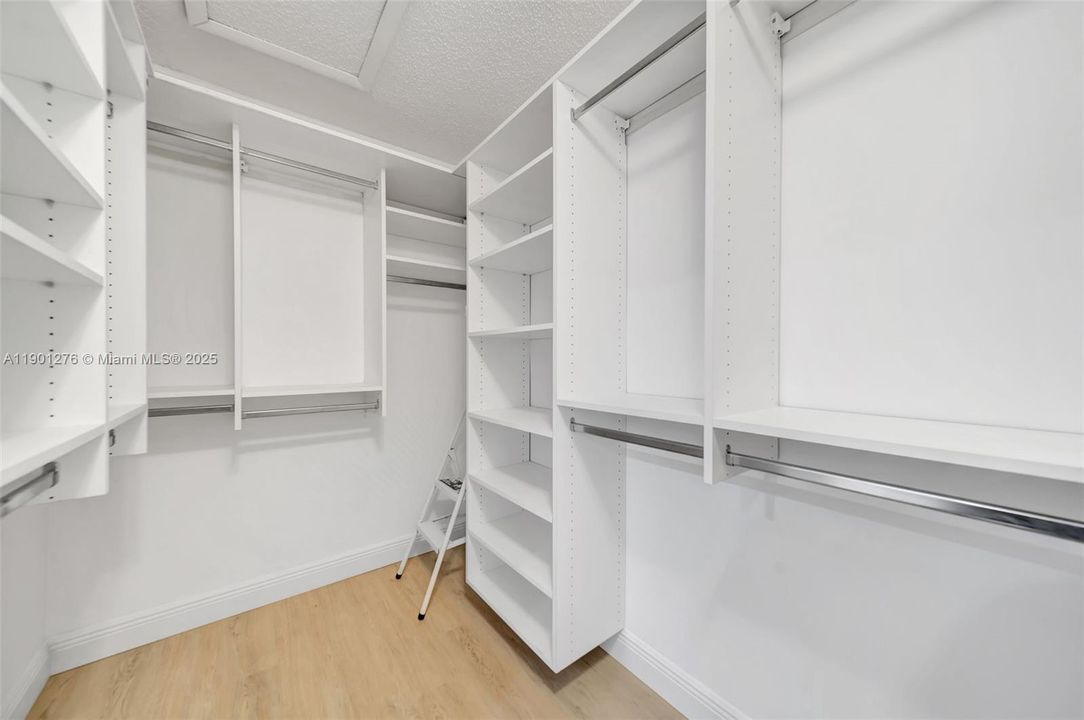 Active With Contract: $300,000 (2 beds, 2 baths, 1500 Square Feet)