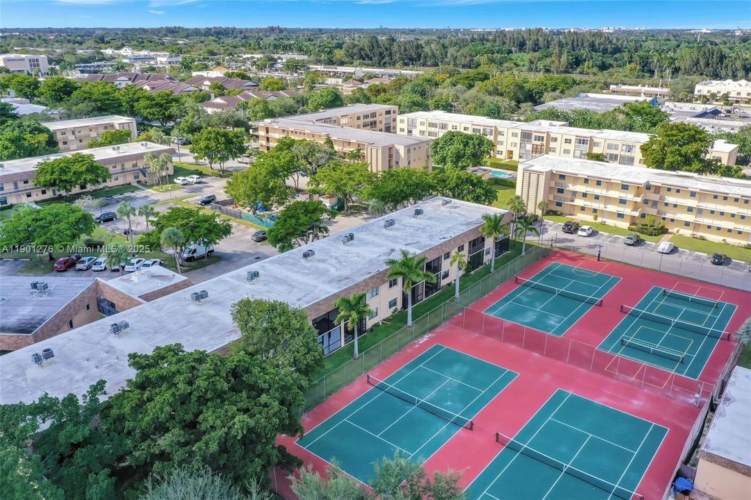 Active With Contract: $300,000 (2 beds, 2 baths, 1500 Square Feet)