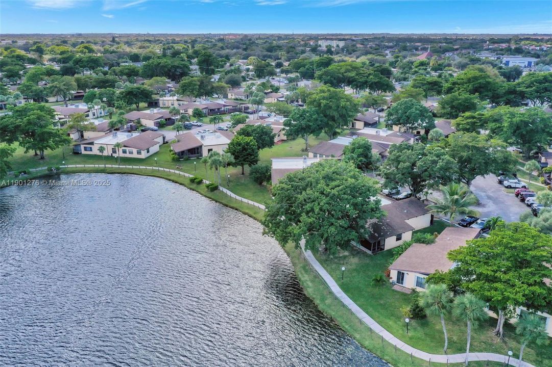 Active With Contract: $300,000 (2 beds, 2 baths, 1500 Square Feet)