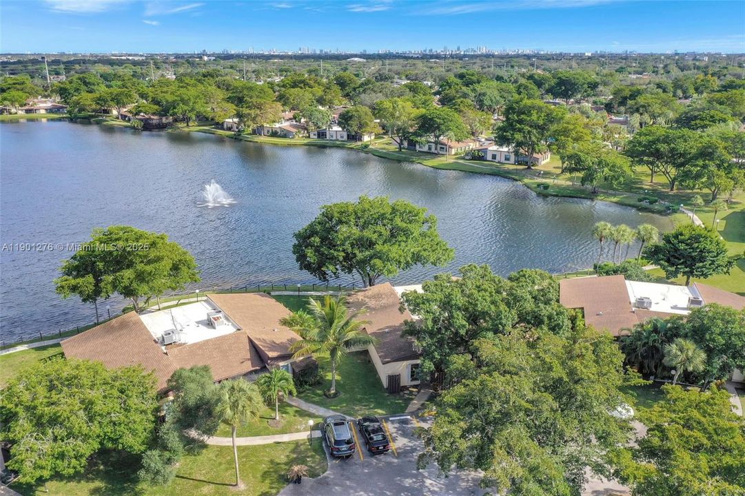 Active With Contract: $300,000 (2 beds, 2 baths, 1500 Square Feet)